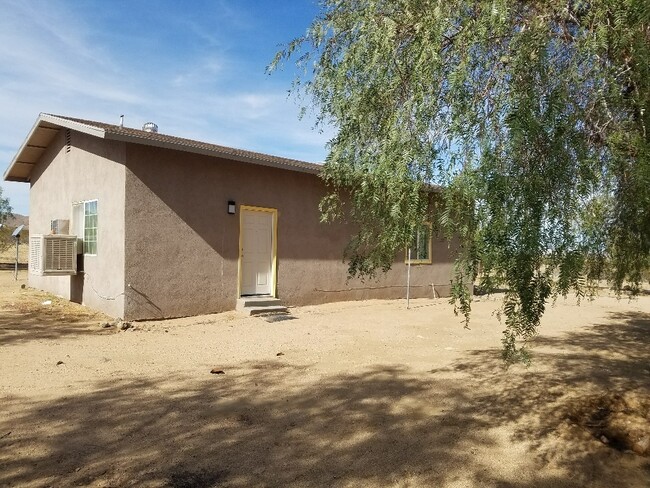 Wide open spaces! - Wide open spaces! House