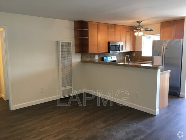 Building Photo - 18530 Hatteras St Unit 226 Rental