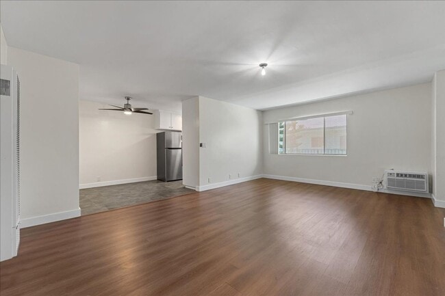 Building Photo - 1437 E Windsor Rd Unit 14