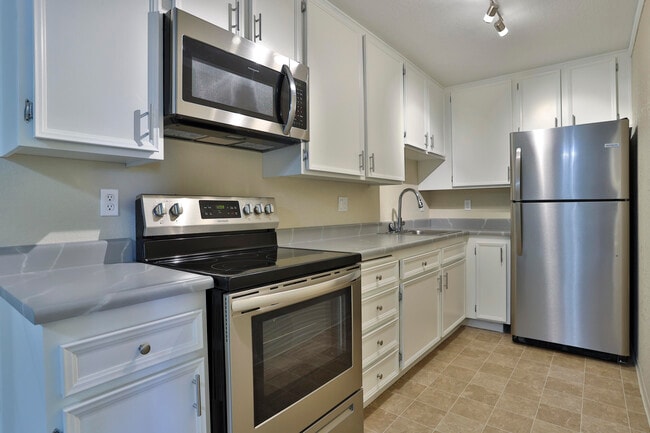 Photo - 2820 N Arcadia Ct Unit B208