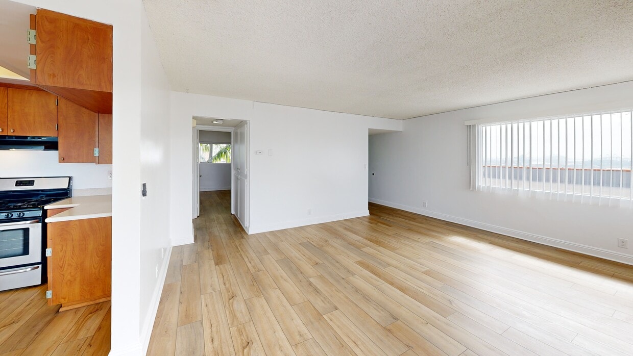 3D Tour - 740 W 24th St.