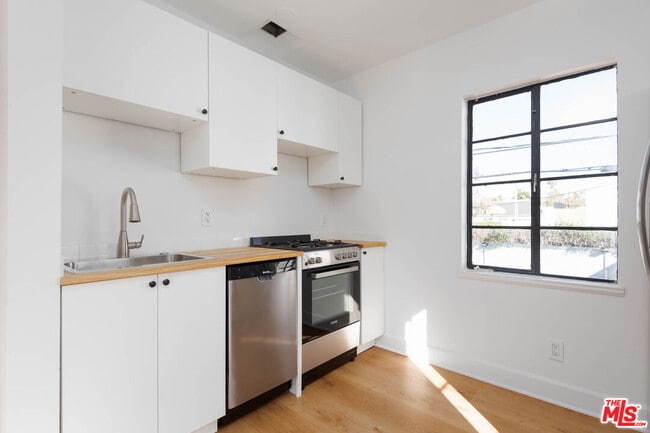 Photo - 822 N Detroit St Unit 826.5