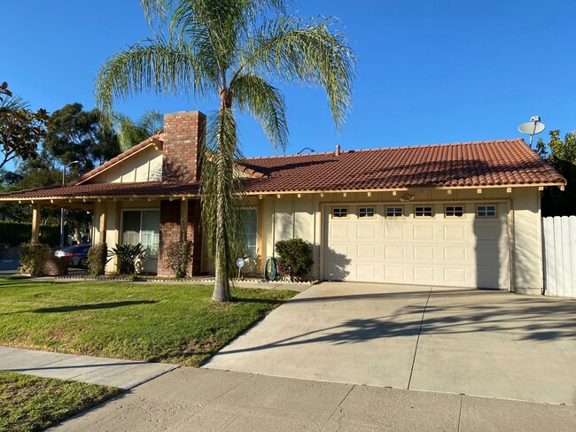 Single Story 4 bed, 2 bath home in central Simi Valley - Single Story 4 bed, 2 bath home in central Simi Valley