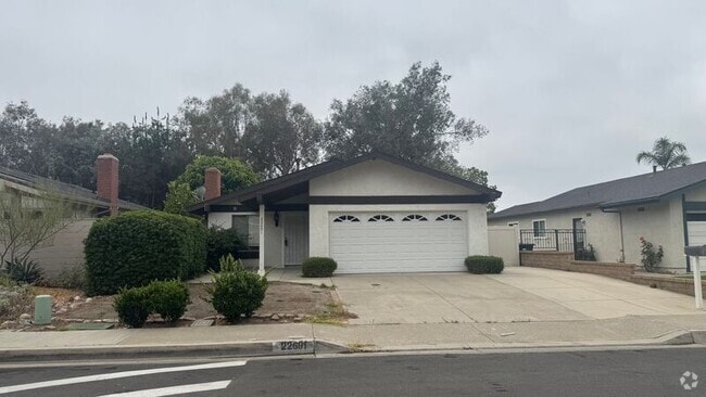 Building Photo - 22691 Via Santa Maria Rental