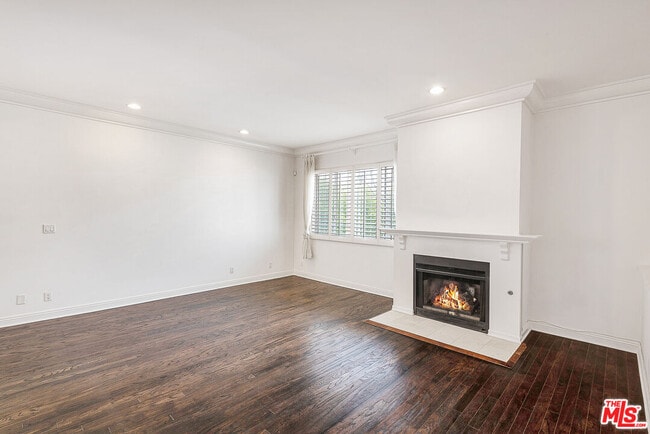 Photo - 315 N Swall Dr Unit 303