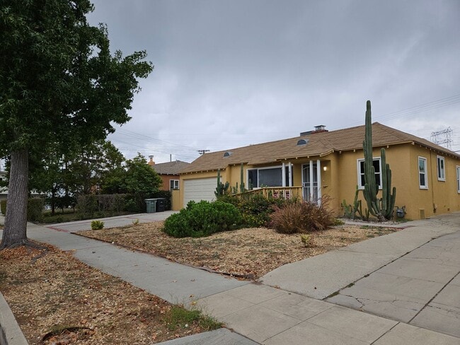 Building Photo - Special Rental Opportunity, Fully Remodeled 3BR and 3 Bathroom Home with Indoor Pool