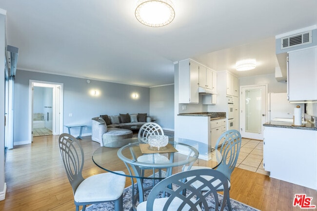 Building Photo - 2301 S Beverly Glen Blvd Unit 106