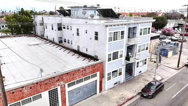 Building Photo - 1318 S Pacific Ave Rental