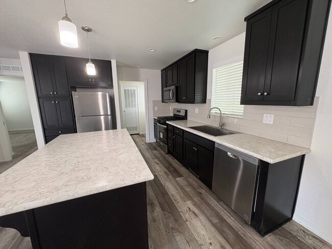 Photo - 1700 S State St