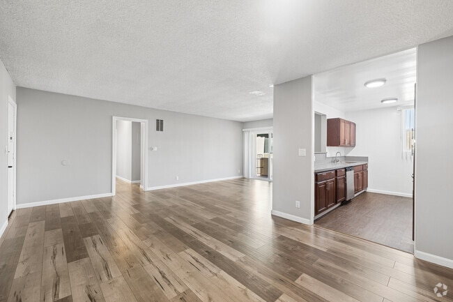 Interior Photo - TARZANA 6170