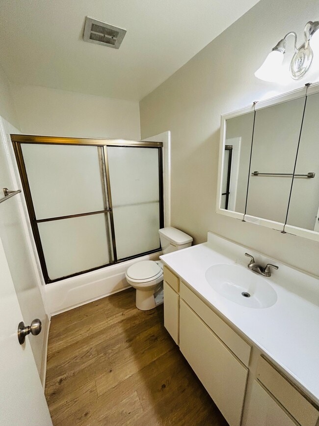 Photo - 1135 W I St Unit 26