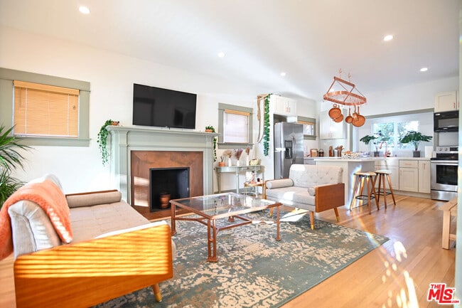 Photo - 1600 N Kingsley Dr