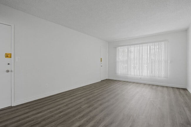 Photo - 402 Montana Ave Unit 10