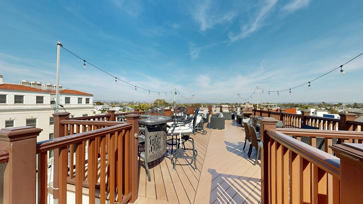 3D Tour - Boardwalk Flats - Ocean Front Studios