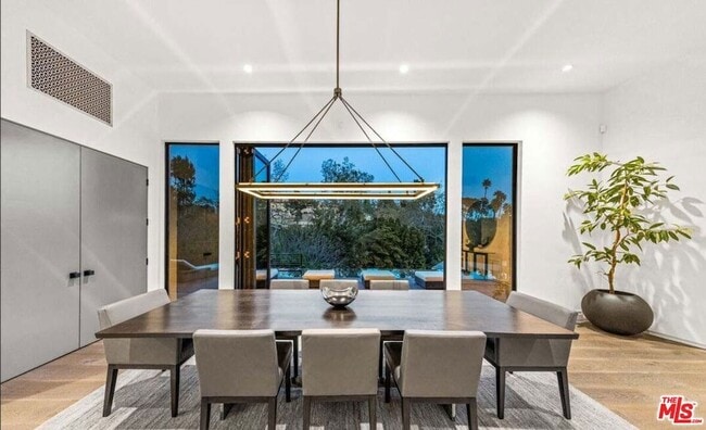 Photo - 727 N Beverly Glen Blvd