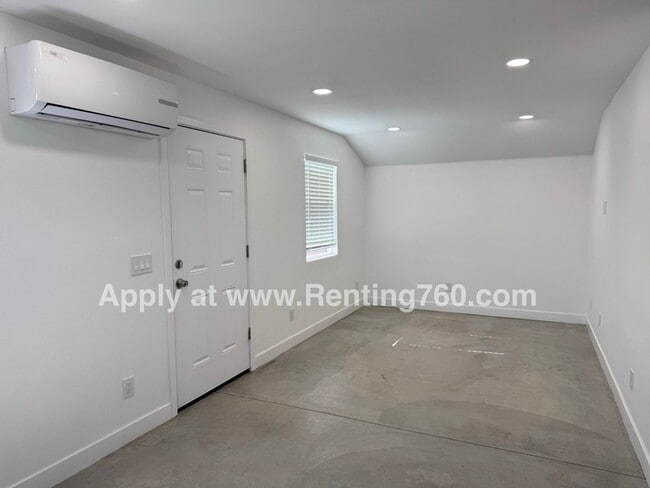 Photo - Modern 1 Bed 1 Bath Home! Unit 3 - 56949 Campanula St