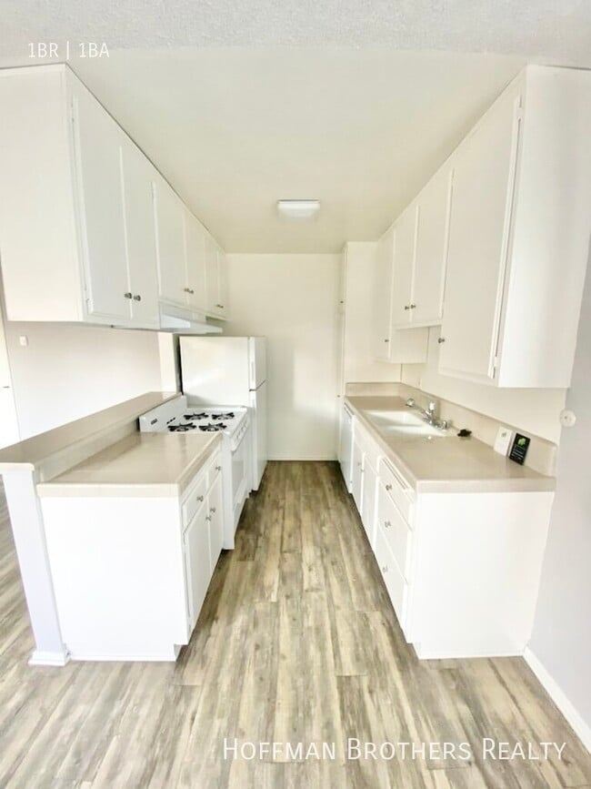 Photo - 10537 Rose Ave Unit 2