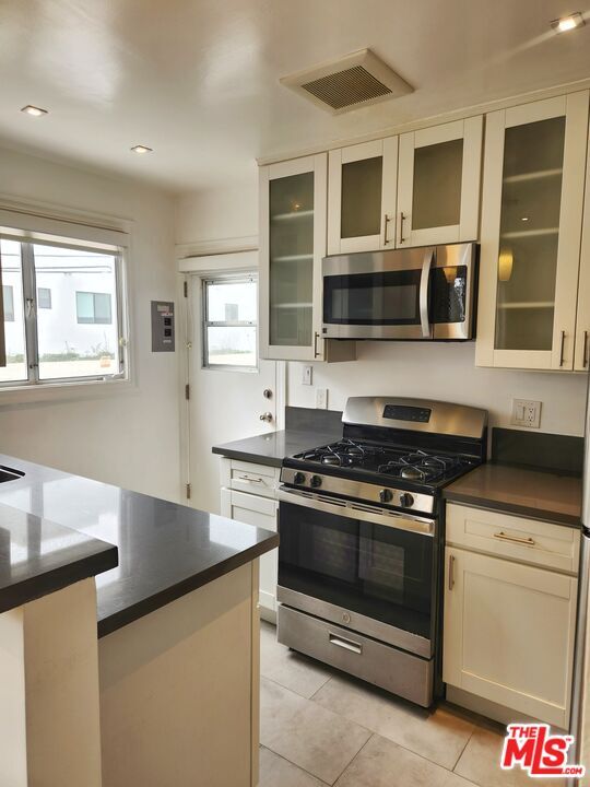 Photo - 136 San Vicente Blvd Unit A