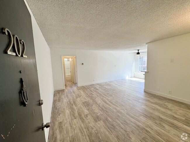 Building Photo - 10779 Woodbine St Unit 202 Rental