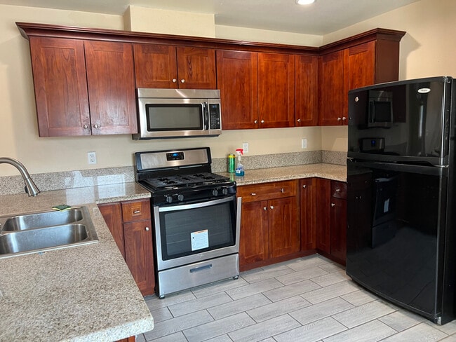 Photo - 10627 Lind Ave