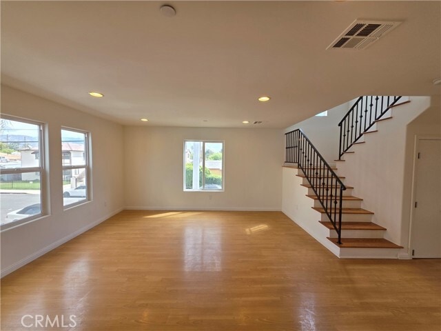 Photo - 5321 Auckland Ave