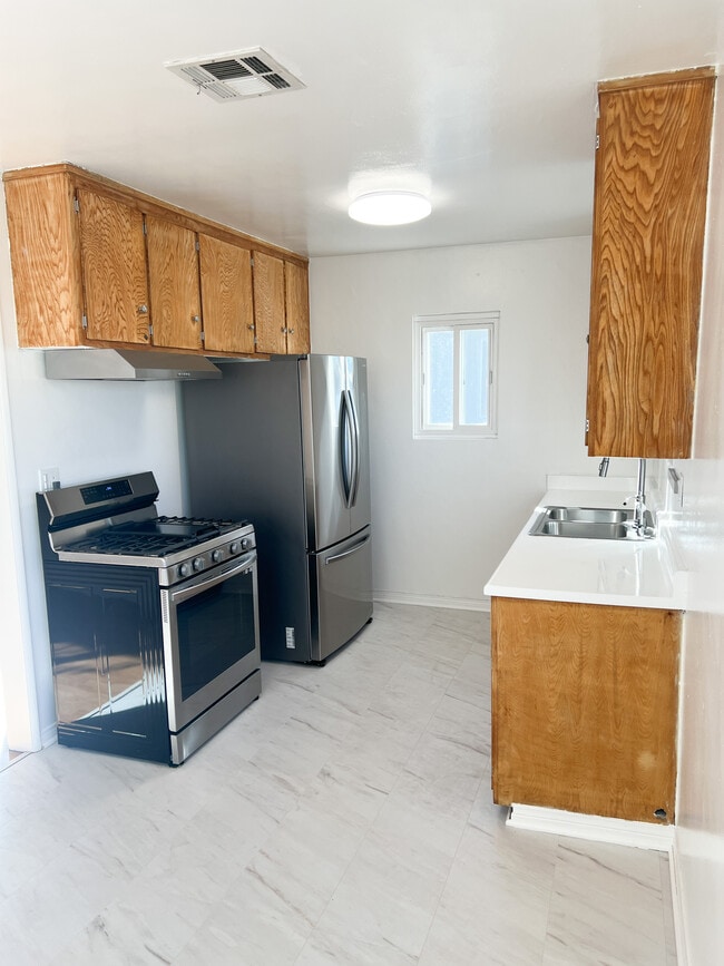 Building Photo - 10447 Cantara St