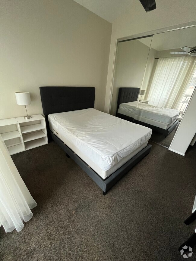 Building Photo - 13382 Savanna Unit Balcony room Rental