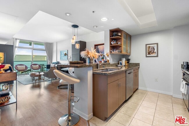 Building Photo - 13700 Marina Pointe Dr Unit 621