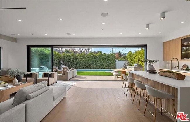 Photo - 4453 Gentry Ave