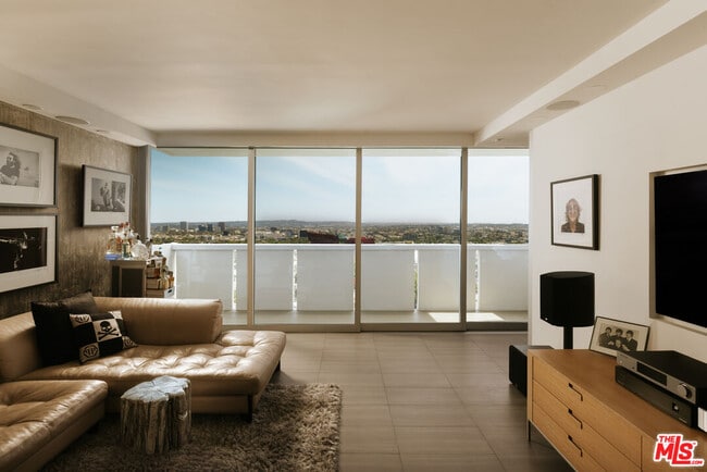Building Photo - 8787 Shoreham Dr Unit 805
