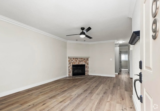 Building Photo - 4779 Seminole Dr Unit 109 Rental