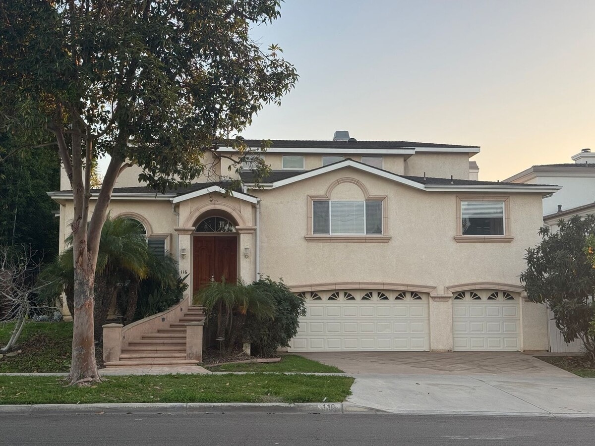 Beautiful multigenerational Mediterranean-style Long Beach residence - Beautiful multigenerational Mediterranean-style Long Beach residence
