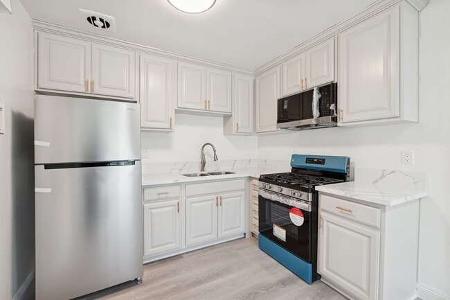 Photo - 337 Rexford Dr Unit 1