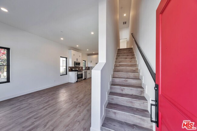 Photo - 1022 Masselin Ave