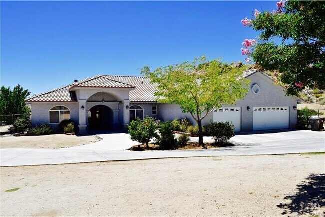 Building Photo - ?Unfurnished  dream home in the magical bo...