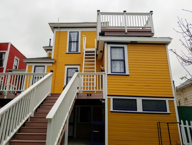 Photo - Victorian in Little Italy, 4 bed 4 bath, Large lot,