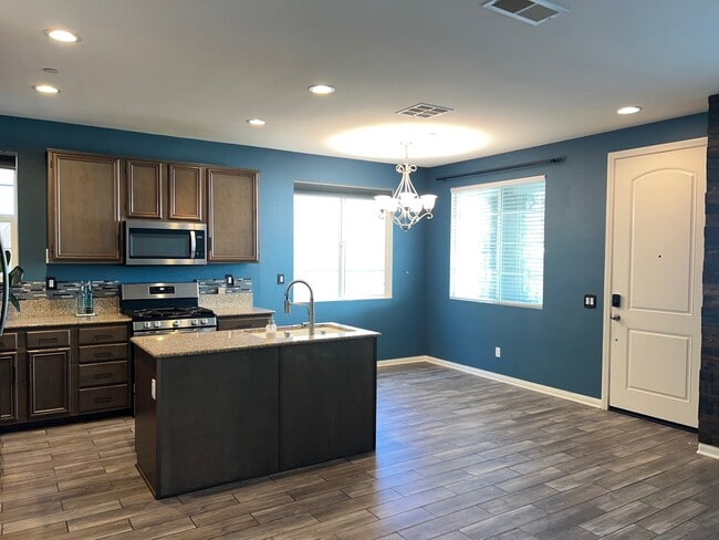 Photo - 1707 Frangipani Ave
