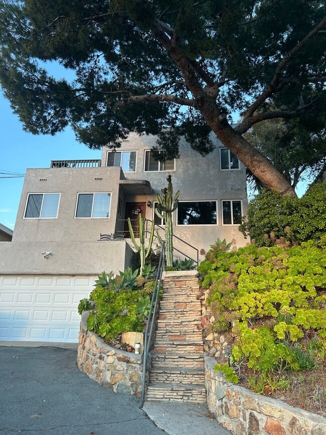 Building Photo - 3629 Columbia St Unit 3629