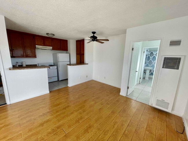 Photo - 933 6th St Unit 10