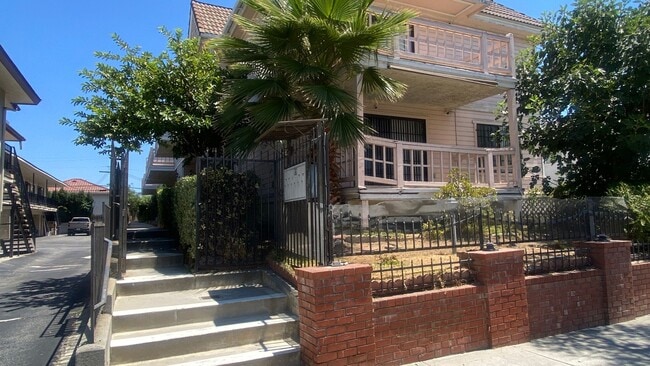 Building Photo - Renovated Townhome, Attached Garage, in Gated HOA Community *READ*