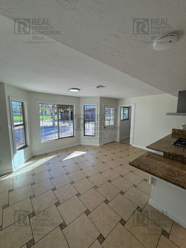 Photo - 7BR Single-Story Retreat on 2.7+ Acres – Spacious, Sun-Filled Living in Prime Temecula