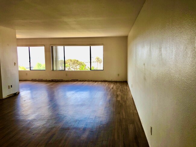 Building Photo - 2960 Union St Unit 102