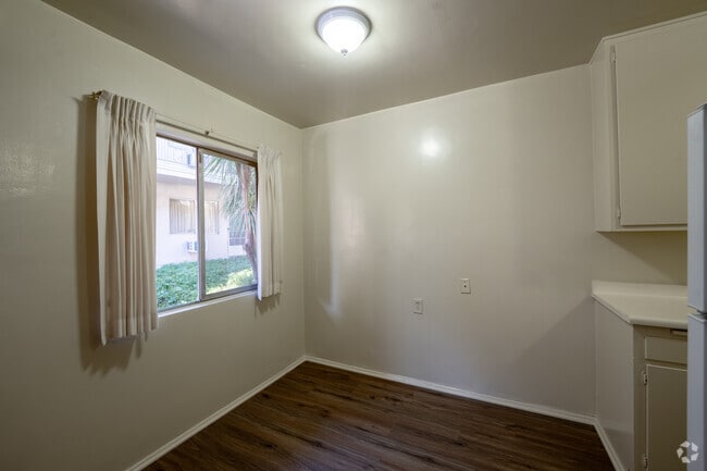 1BR, 1BA - 500SF - Kitchen - Villa Nido