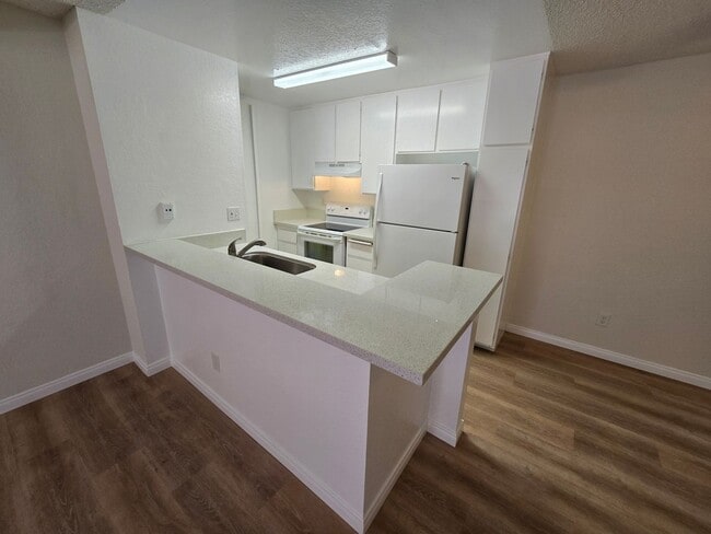 Photo - Beautifully Renovated Ground-Floor 2 Bedroom – Over 900 Sq. Ft.!