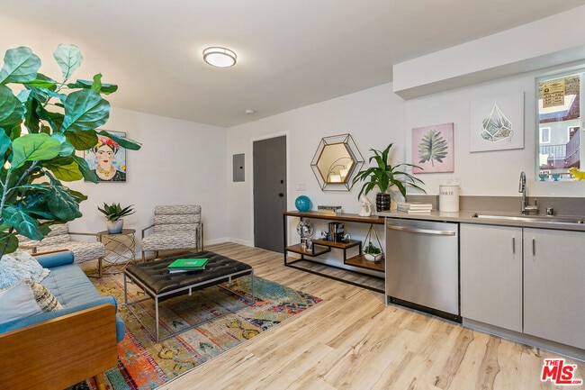 Photo - 6640 Woodley Ave Unit 215