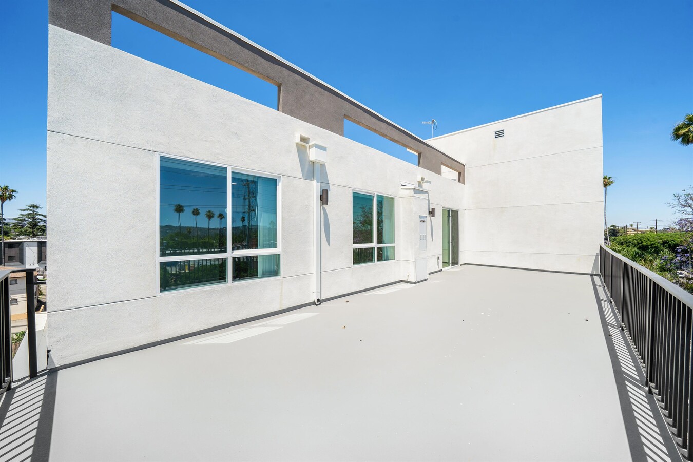 Photo - 14825 Delano St Unit 401