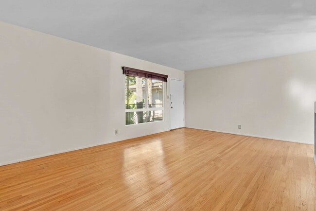 Photo - 4460 Ensign Ave.