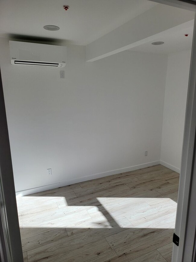 Building Photo - 3501 Dahlia Ave