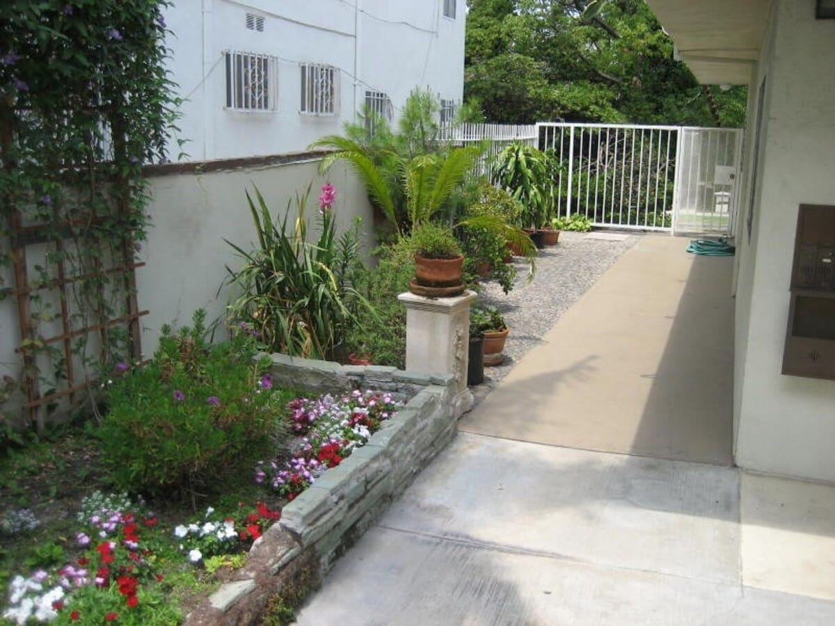 Photo - 744 S.Windsor Blvd. - just south of Wilshire Blvd. Unit 05