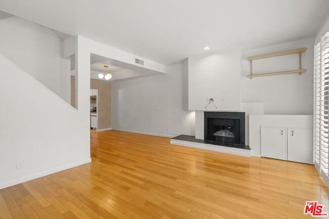 Building Photo - 3619 Keystone Av Unit 3